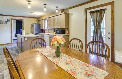 9 Mi to Grove: Home w/ Fire Pit in Southwest City - Foto 10