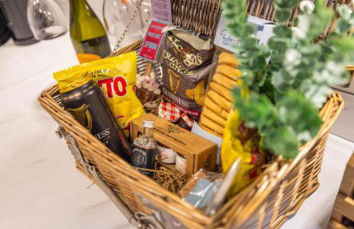 The Secret Garden, Donaghadee - The Hideaway - Stylish 5-Beds, and Lavish 3-Bedrooms - Guests 7 - Super Fast Speed Wi-FI - Foto 50