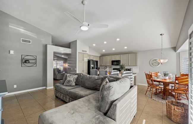 Kimberly Surprise - Photo 13