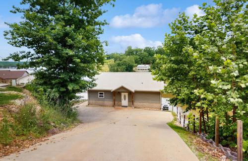 Fun on the Cove! Home with Dock and Foosball - Foto 5