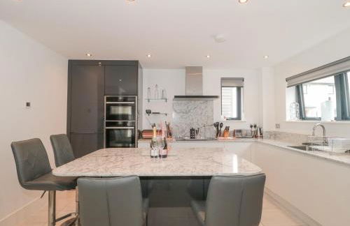 Agua de Plata, 16 Wakeling Island, Silverlake - Photo 6