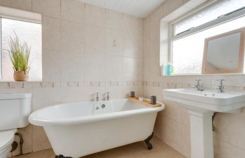 Elegant 3-Bedroom Manchester Retreat Free Parking KeenzChillz - Foto 49