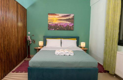 Central & Riverfront Room 2 - Photo 4