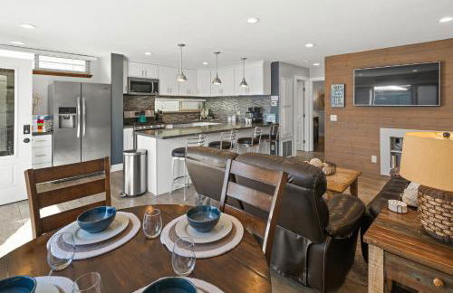 Stunning Beach Home - large patio, parking, ac & dog friendly! - Foto 21