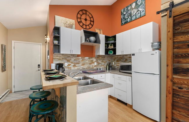 Industrial Old Town Bungalow W/ Free Cruiser Bikes - Photo 6