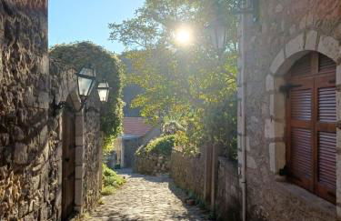 Theta Guesthouse - Photo 33