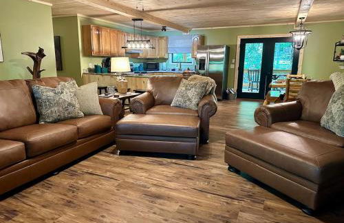 Laurelwood Luxury Cabin Hot Tub - Photo 37