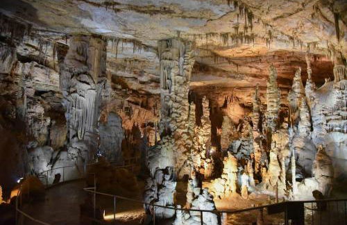 Rustic Chic Alabama Cabin w Loft Fire Pit Pet Friendly Fenced Yard Lake Guntersville - Lucky Lodge - Foto 77