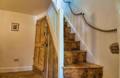 Knocker Cottage is a 3 bedroom made up of 1 double bedroom and 2 small double bedrooms in small village 10 min to beaches - Foto 31