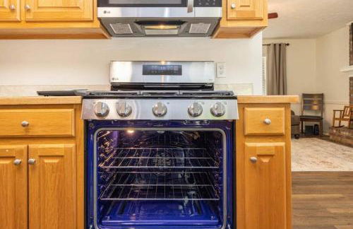 Sleeps 8, Lake Lanier Hidden Gem - Foto 33