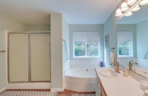 Modern Bellingham Home for work & play, beach access - Foto 12