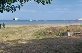 Charming Beachfront 2-bedroom house with AC - Foto 1