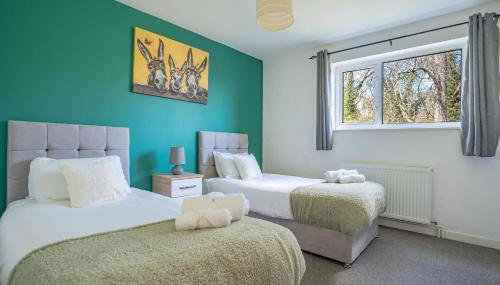 Raymond James Accommodation, sleeps up to 7, free parking, full amenities and garden - Foto 3