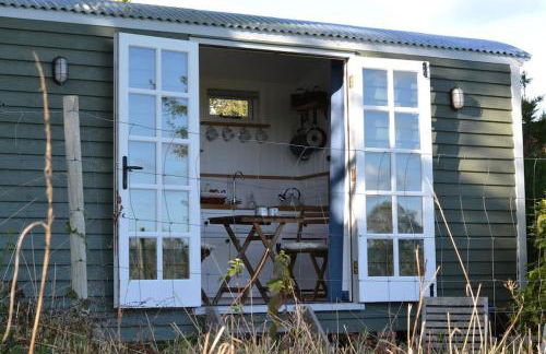 The Nutbourne Hut - shepherd's hut - pint-sized luxury - Foto 8