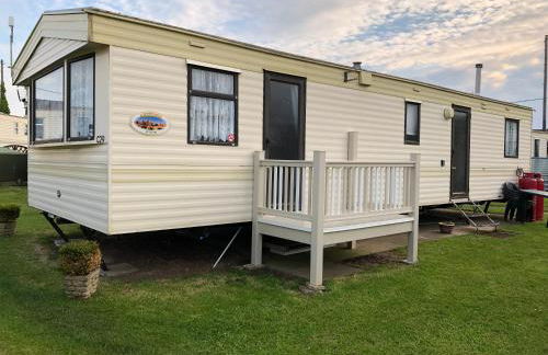 Norfolk Poppy Caravan - Sleeps 4 - WiFi and Sky TV Included - Foto 3
