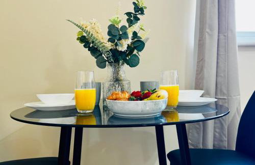 Manchester Stay Hub - 2BR with Free Parking, Near Airport & Attractions - Foto 12