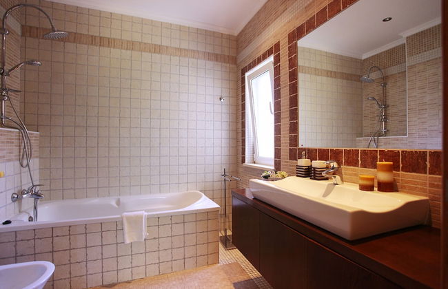 Outstanding Villa Very Well Located Near The Beach - Photo 7