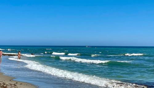 4New, 2 bed 2 bath Apartment Built 2024 with Community Pool and local beach - Photo 1