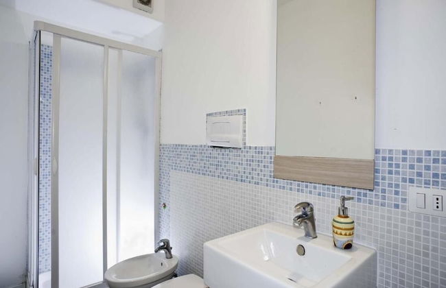 Dolce Mare 2 - Sea Front Apartment - Large Terrace - Wifi and Private Parking - Photo 8