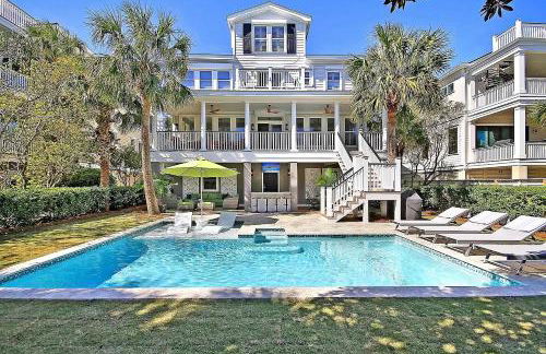 Backyard Oasis- Steps 2 Beach, Private Pool & Bar, Sleeps 16, 7 Bedrooms 5 and a half bathrooms "The Lucky Penny" - Foto 1