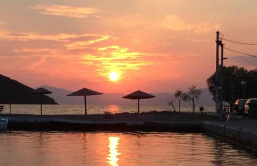 Steinturm mit Dach-Terrasse zwischen Fluß, Meer und Gebirge- Spiti Pirgos - Foto 68
