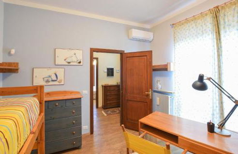 Cozy Home In Pozzol Groppo With Wifi - Foto 35