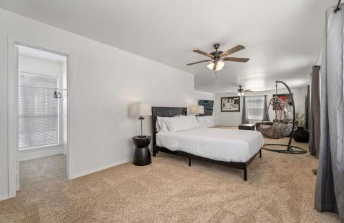 Spacious Lakefront View With Hot Tub and Pool NH - Foto 56