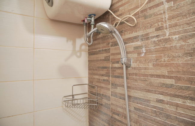 Homey And Modern Studio At Sky Terrace Apartment - Foto 18