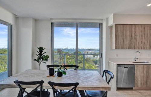 Luxury 2 Bedroom Corner Condo Walk to Design District, Infinity pool with Bay and City views, Gym, Free Parking Spot - Foto 43