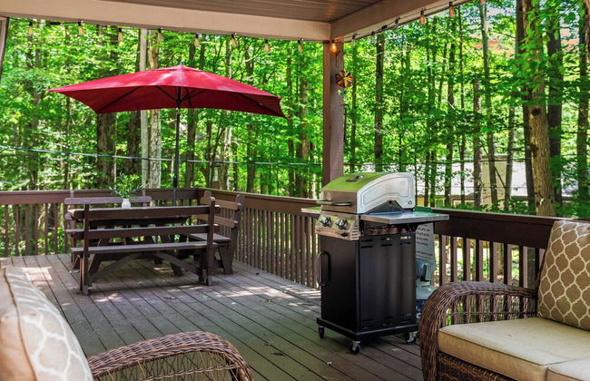 Lake + Pool Access, Game Room, Firepit, Deck Tawny and Peaceful by Avantstay - Foto 45