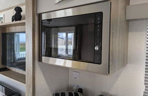 Beautiful Pet Friendly Southerness Caravan With Sea View & Decking Area - Foto 16