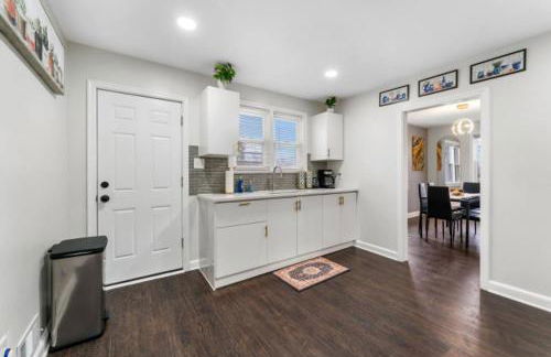 Two Dulles homes 1 price sleeps 16 w-EV parking - Foto 39