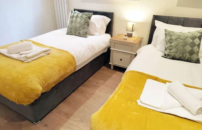 The Ayres House 2-bed Apartment in Cambridge - Photo 6