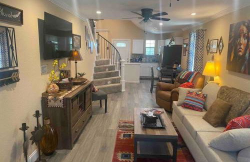 StockYards-BBobs-4mins! GrayLee House.4-Bedrooms - Foto 2