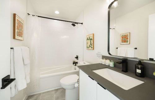 2022 Modern 3BR Tesla Charger City Views - Foto 9