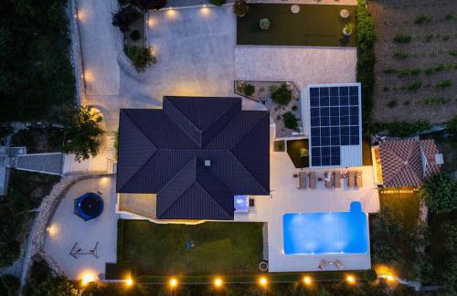 VILLA BEYBE with Jacuzzi, large private pool 50m2, BBQ,free WIFI, 3 bedrooms - Foto 39