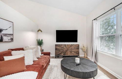 Elegant Escape-Fenced Yard BBQ & Cozy Fire Pit - Foto 7