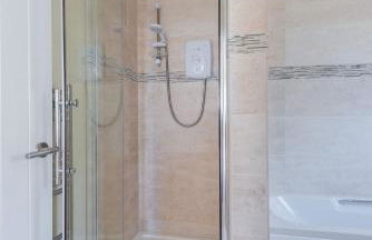 Sound of the Sea, beach front Bungalow with hot tub, in Tywyn - Foto 52