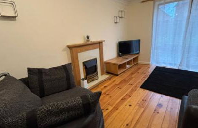Cosy 2 Bedroom House - Large Driveway, EV Socket, WiFi, Contractor & Leisure Stays - Foto 11
