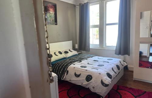 3B-10min City Airport Parking No Parties allowed - Foto 4