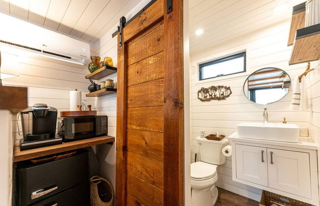 Deer Creek Tiny Container Home-12 Min to Magnolia - Foto 19