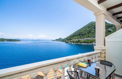 By the sea - Foto 18