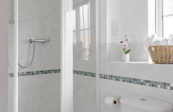 Stylish 5Bedroom Getaway in Quiet Mildenhall Area - Photo 52