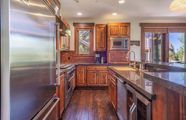 Lux Townhome Next to Village by Sierra Getaways - Photo 14