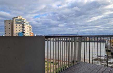 ExCel Centre 2 Bedroom Flat in East London - Photo 10
