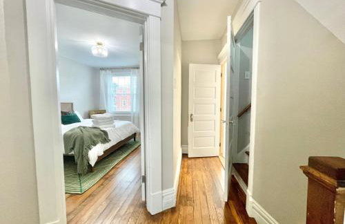 3 story, 100 year-old home, 4BR, 3 king & 2 queen beds - Foto 28