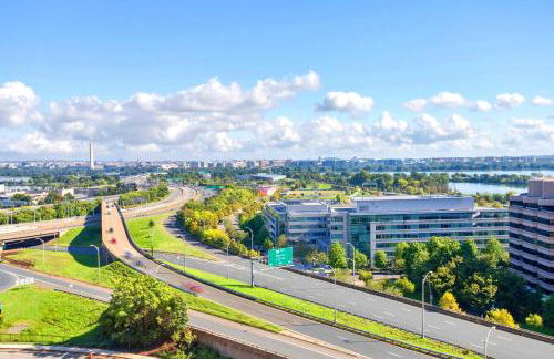 Modern Pentagon City Retreat - Photo 10