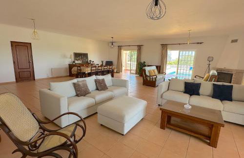 BnB Homes Luxurious Villa Stardust with Swimming pool & BBQ for Family Fun - Foto 72