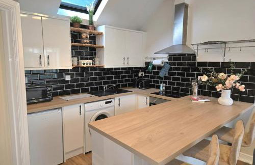 The Mews, Whetstone - Photo 3