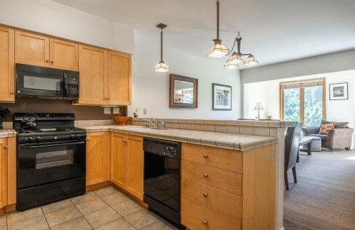 Mammoth Green #210 - Nearly Ski-in Ski-Out 2 Bedroom 2 Bath, Sleeps 6 on Golf Course - Photo 10